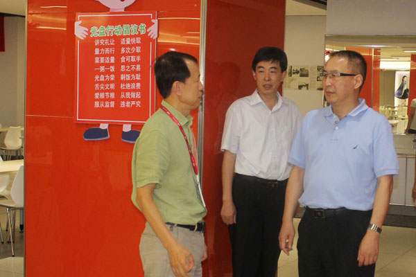 威海海關關長徐崟善一行來聯(lián)橋集團考察調研