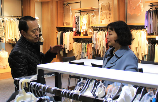 中國工商銀行威海市分行副行長邱義閩一行參觀考察聯(lián)橋集團