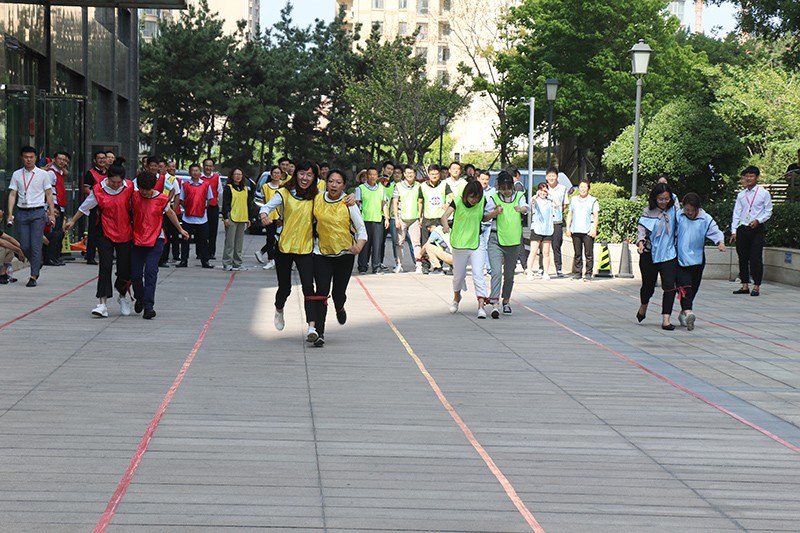 聯(lián)橋集團(tuán)黨委舉辦【光耀先鋒 “新新”向榮】主題黨建活動(dòng)