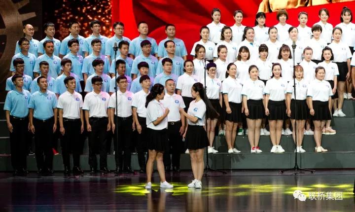 聯(lián)橋藍(lán)色暢想合唱團(tuán)榮獲“喜迎十九大·地級(jí)威海市成立三十周年全市職工大合唱”一等獎(jiǎng)(圖2)